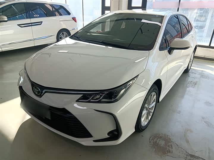 Фото 2 - Toyota Corolla