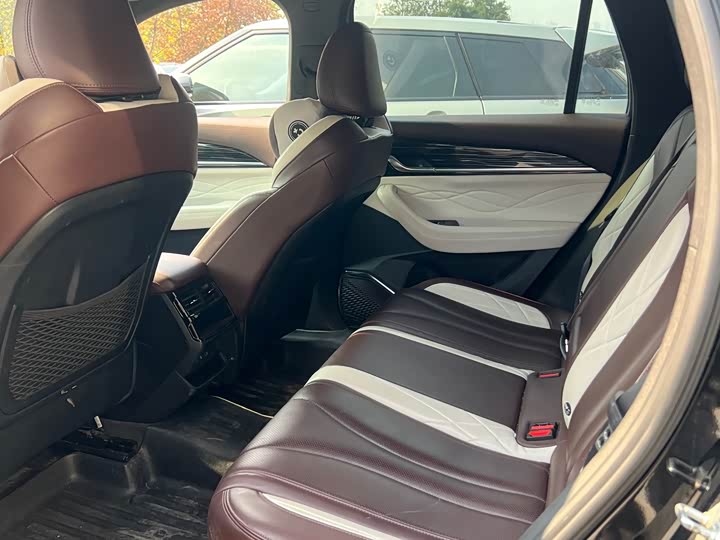 Фото 5 - Geely Monjaro