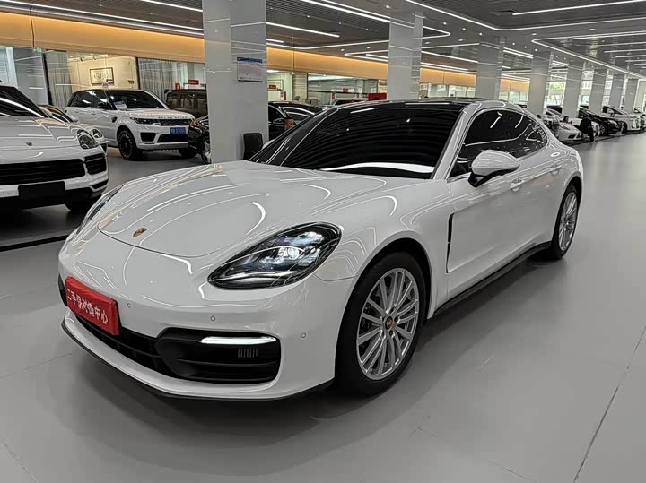 Фото 1 - Porsche Panamera