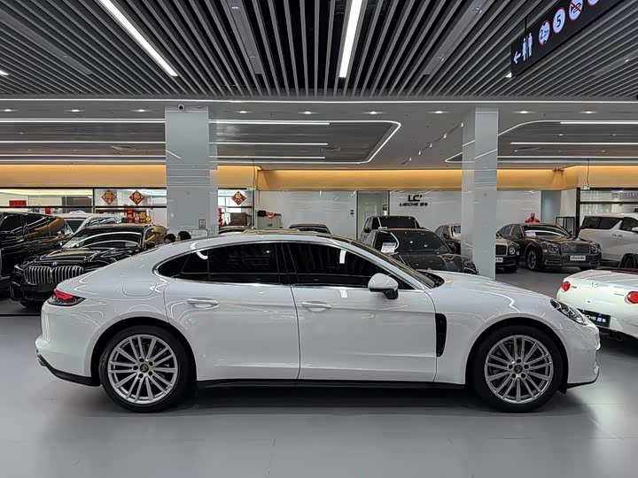 Фото 3 - Porsche Panamera