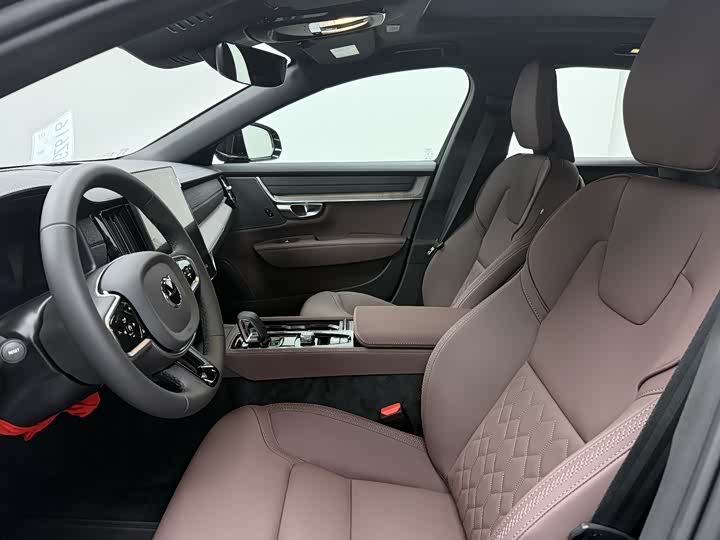 Фото 4 - Volvo S90