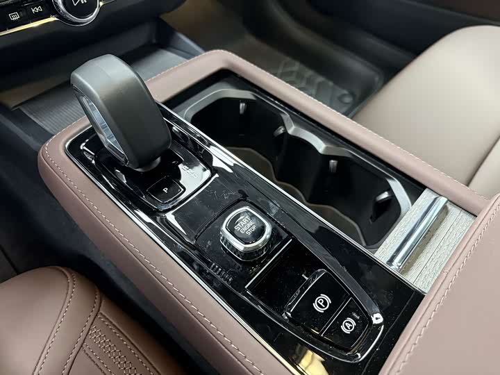 Фото 7 - Volvo S90