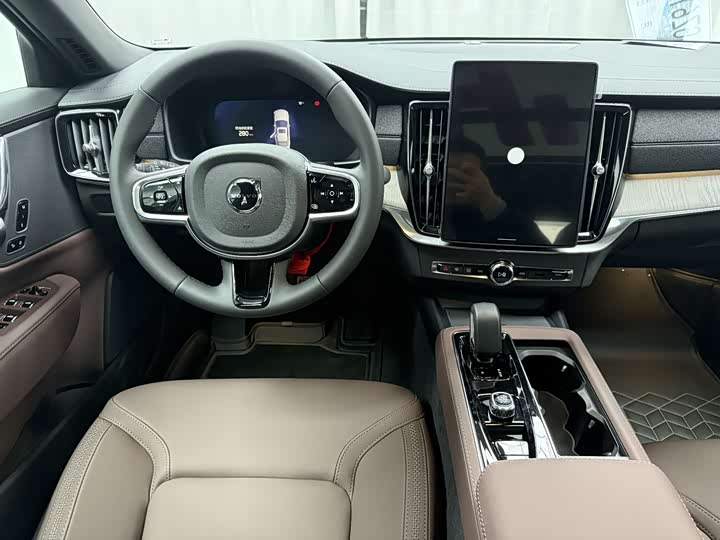 Фото 8 - Volvo S90
