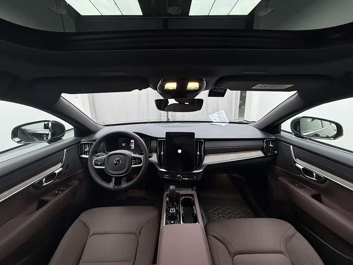 Фото 9 - Volvo S90