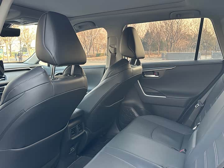 Фото 8 - Toyota Wildlander