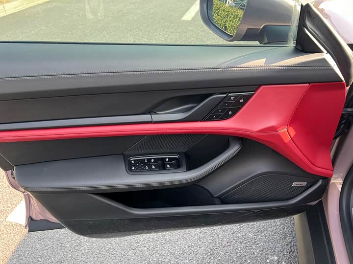 Фото 4 - Porsche Taycan