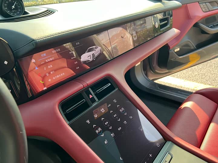 Фото 6 - Porsche Taycan