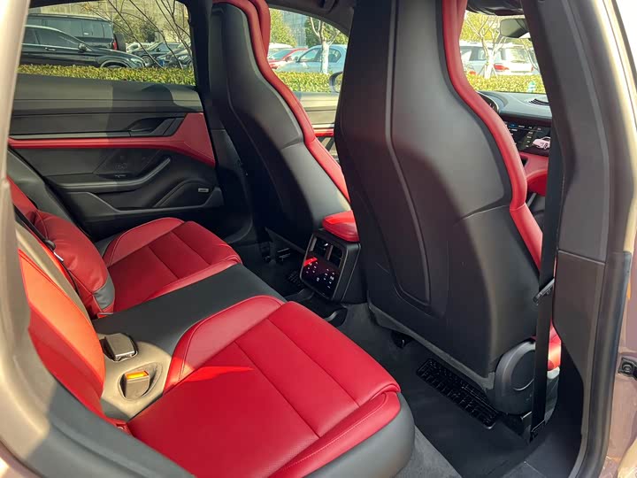 Фото 9 - Porsche Taycan