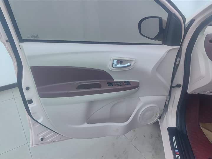 Фото 7 - Changan BenBen E-Star