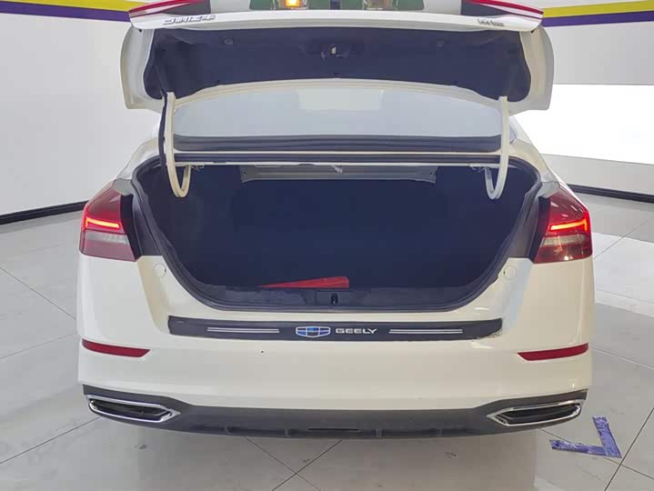 Фото 4 - Geely Emgrand