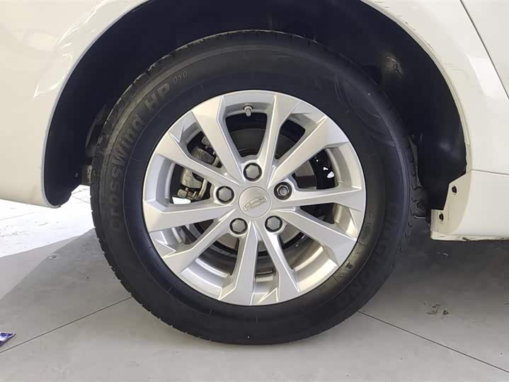 Фото 6 - Geely Emgrand