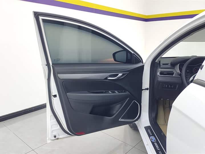 Фото 7 - Geely Emgrand