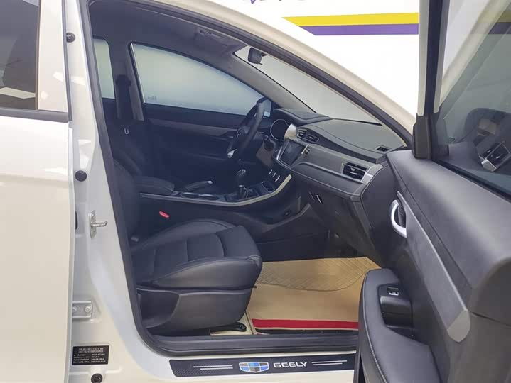 Фото 8 - Geely Emgrand