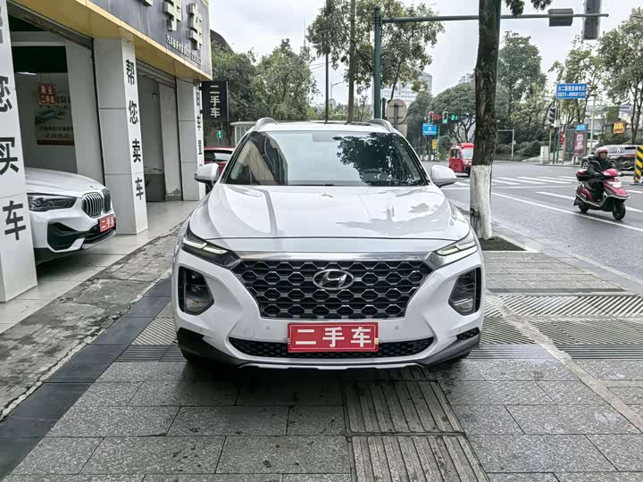 Фото 2 - Hyundai Santa Fe