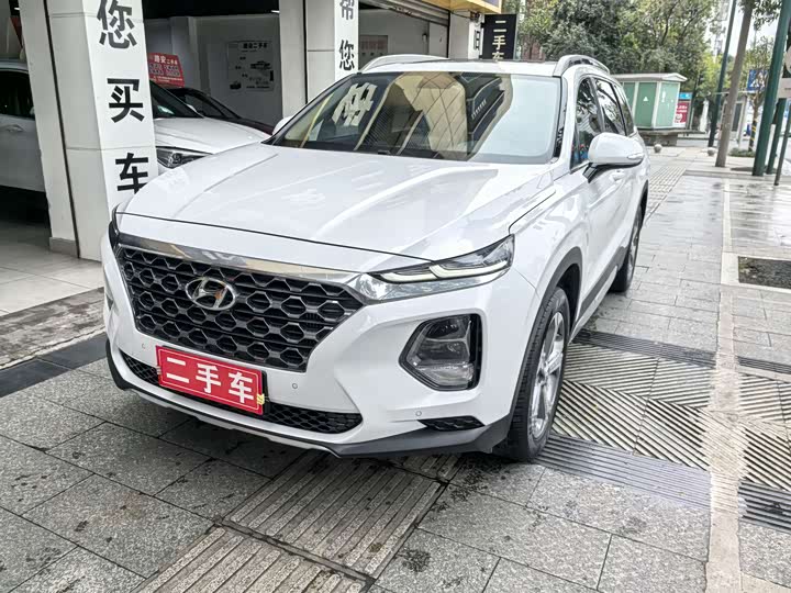 Фото 4 - Hyundai Santa Fe