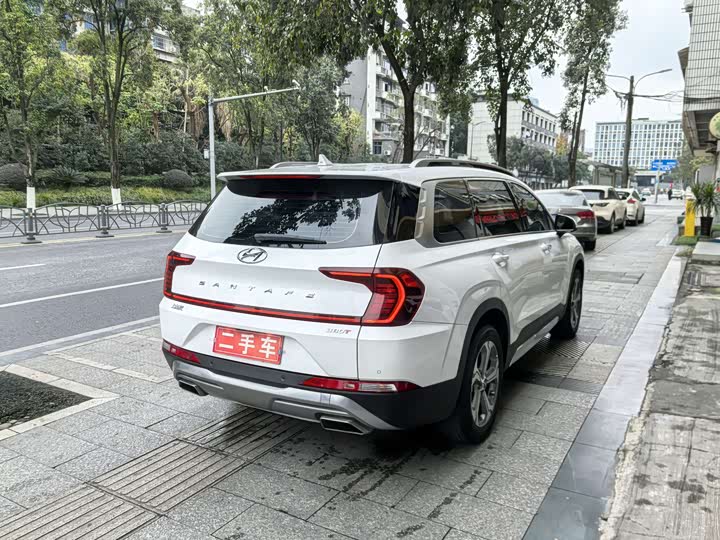 Фото 7 - Hyundai Santa Fe