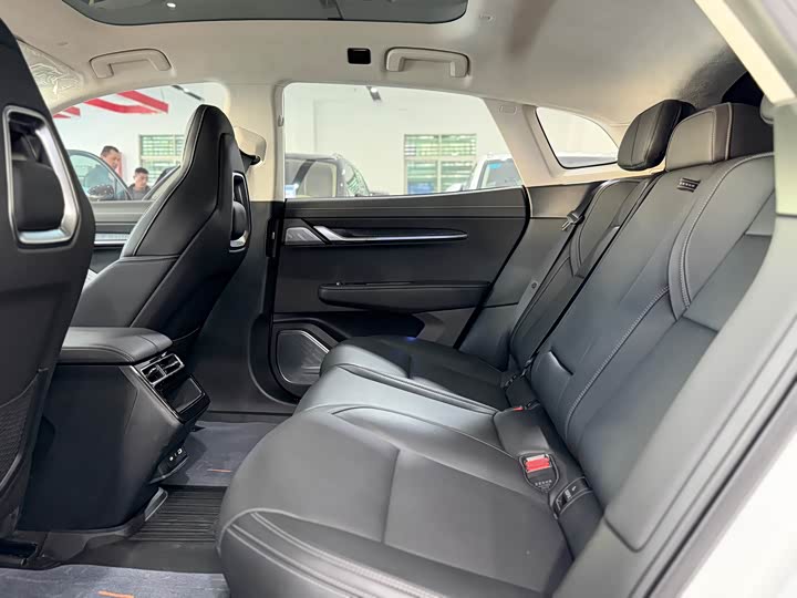 Фото 6 - Zeekr 001