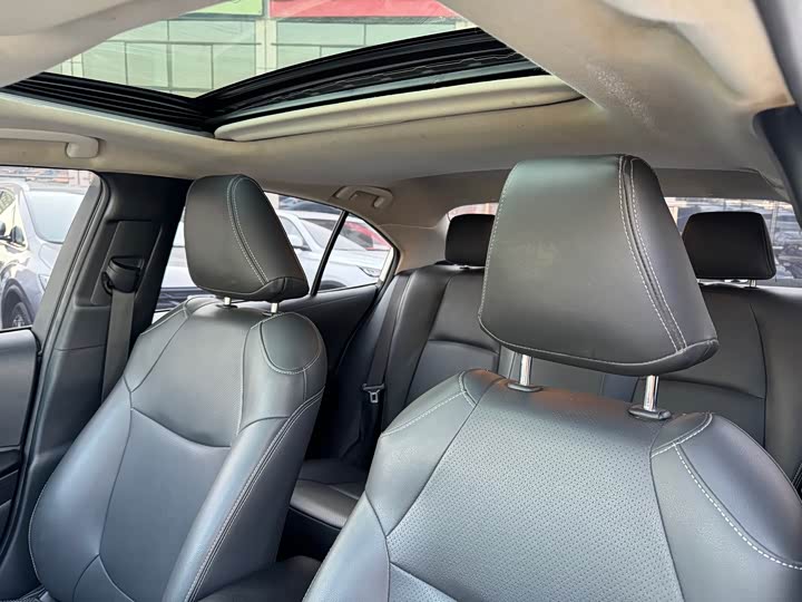 Фото 7 - Toyota Corolla