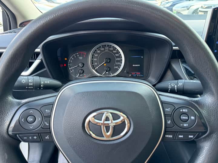 Фото 9 - Toyota Corolla