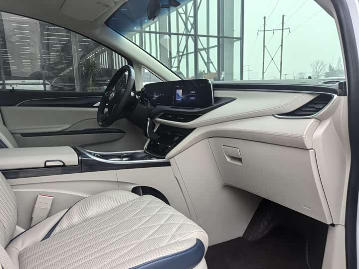 Фото 4 - Buick GL8 ES