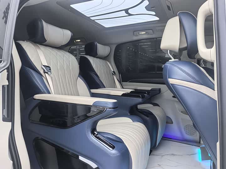 Фото 5 - Buick GL8 ES