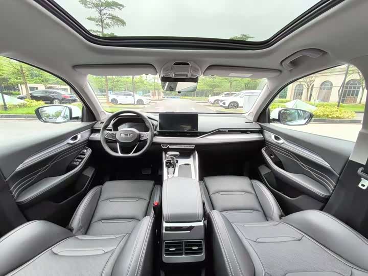 Фото 4 - Geely Preface