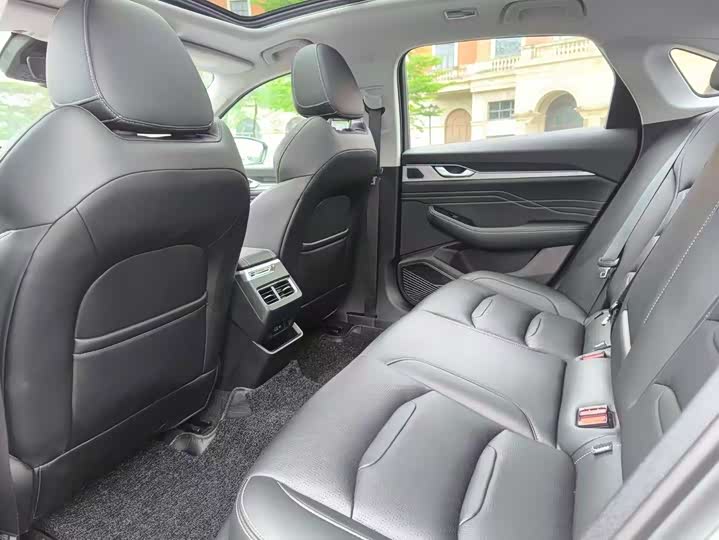 Фото 6 - Geely Preface