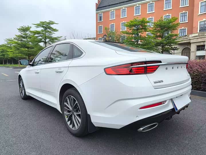 Фото 7 - Geely Preface