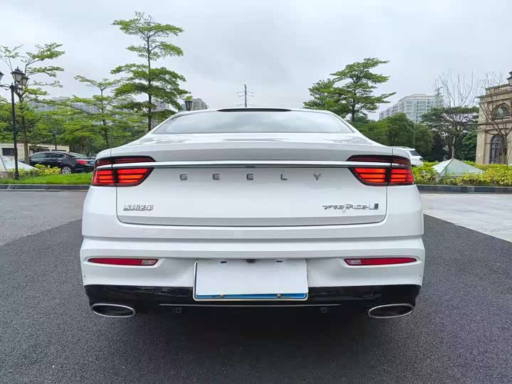 Фото 8 - Geely Preface