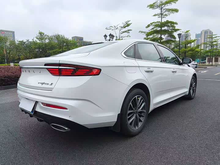 Фото 9 - Geely Preface