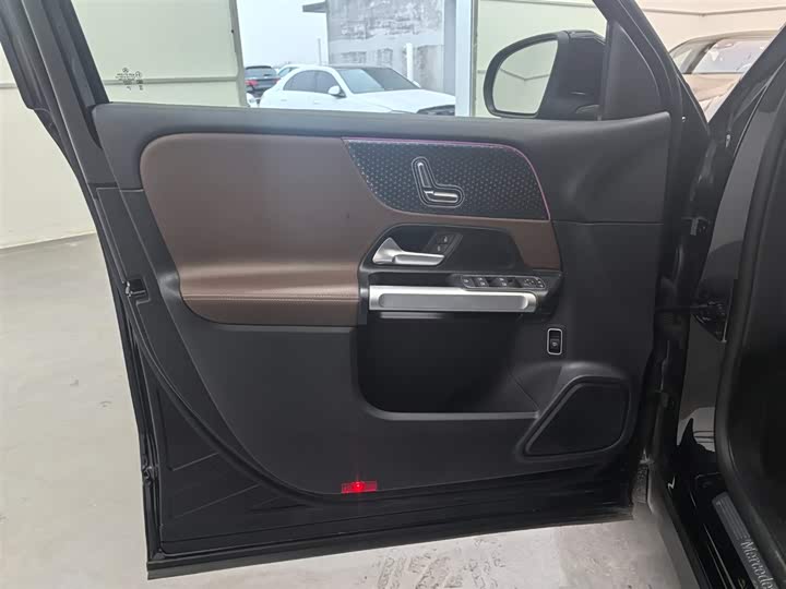 Фото 8 - Mercedes-Benz GLB-Class