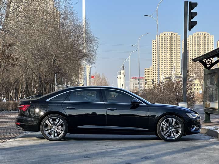 Фото 5 - Audi A6L