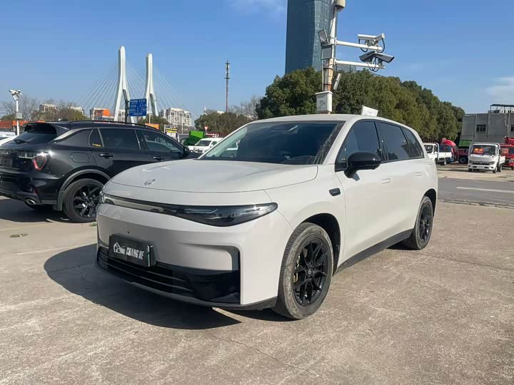 Фото 1 - Leapmotor C10