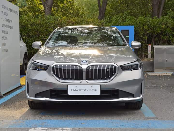Фото 6 - BMW i5