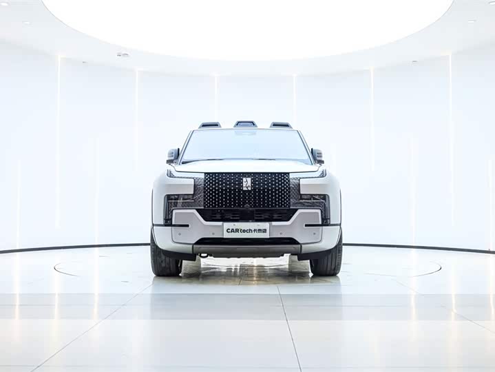 Фото 3 - BYD Yangwang U8