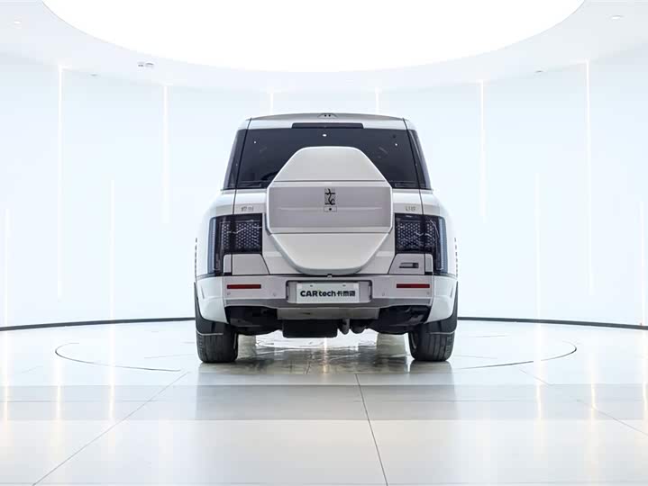 Фото 6 - BYD Yangwang U8