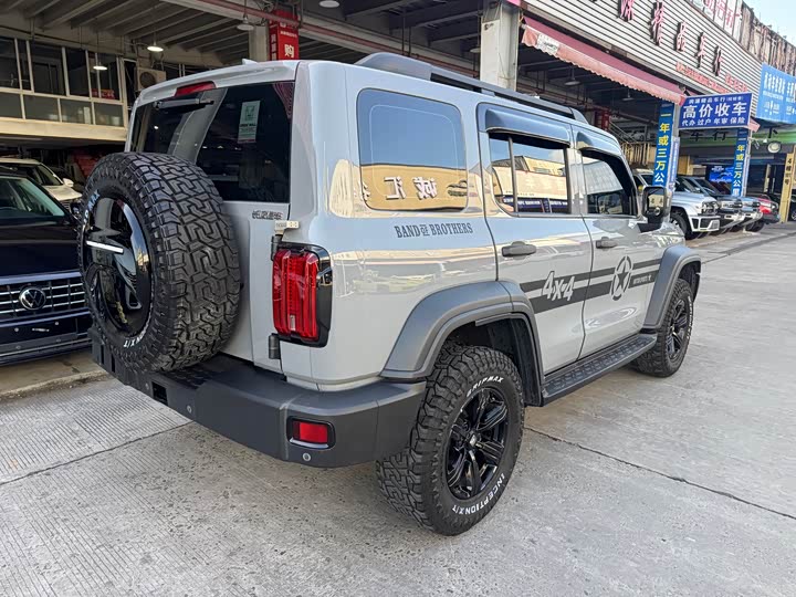 Фото 4 - Tank 300