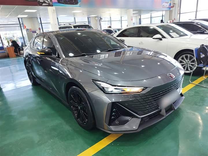 Фото 4 - Changan UNI-V