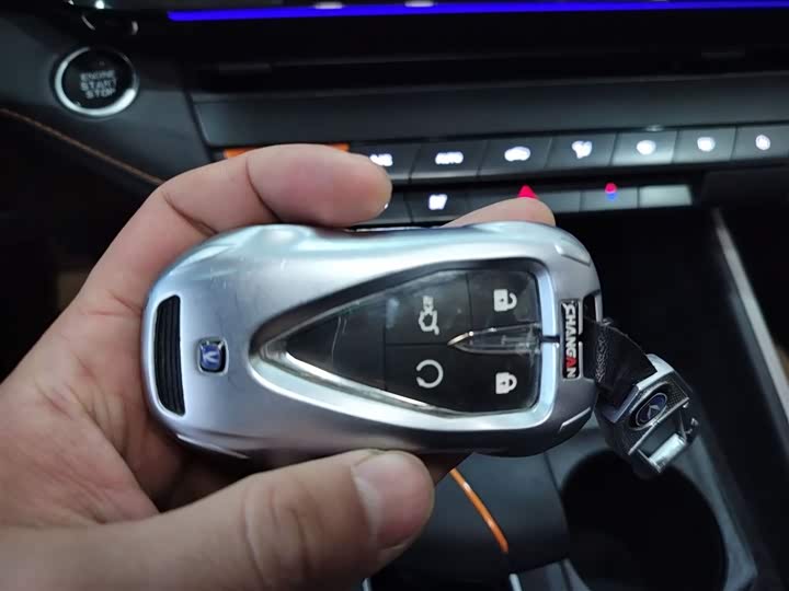 Фото 9 - Changan UNI-V