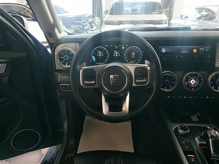 Фото 3 - Tank 300