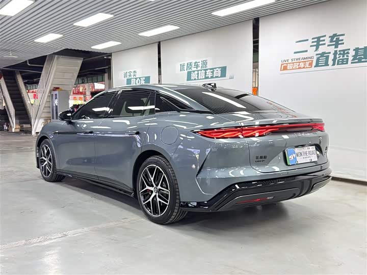 Фото 3 - BYD Han L