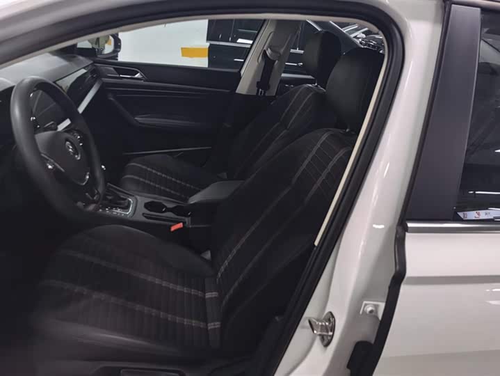 Фото 9 - Volkswagen Lavida