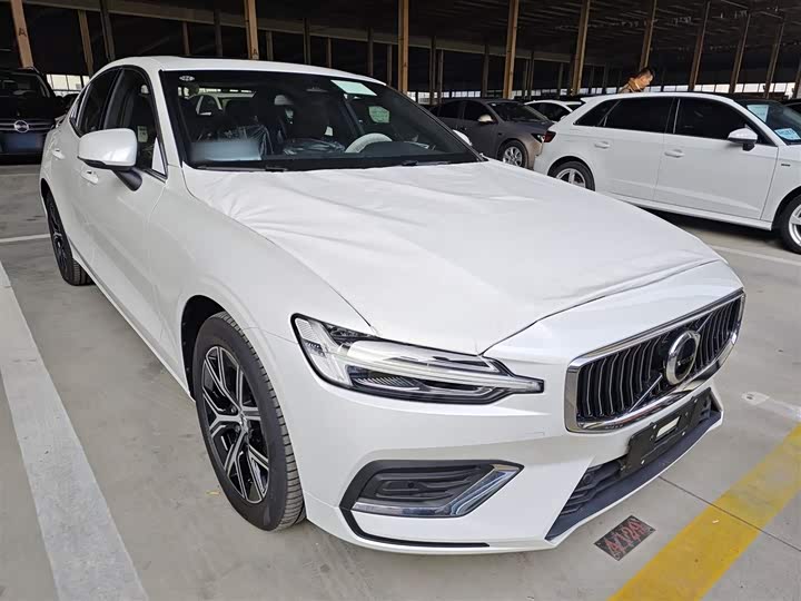 Фото 4 - Volvo S60