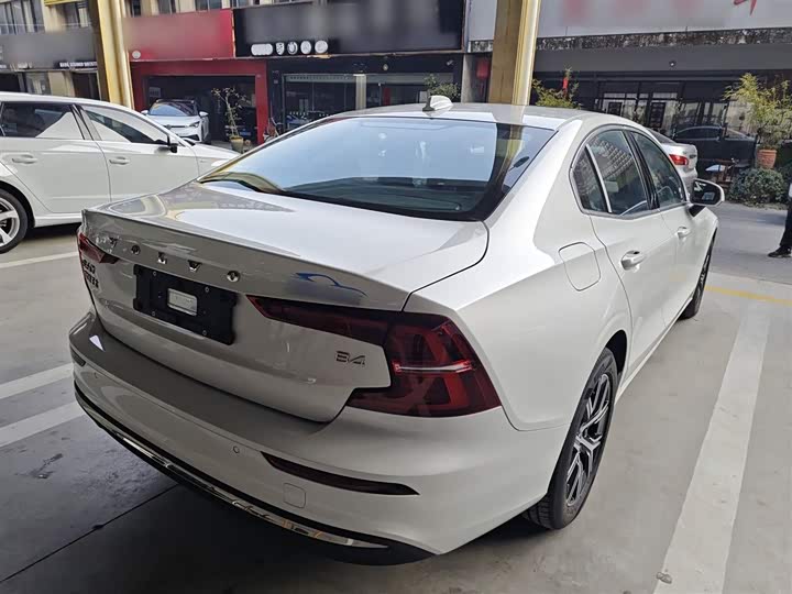Фото 7 - Volvo S60