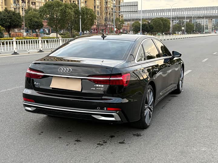 Фото 5 - Audi A6L