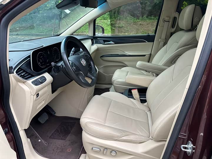 Фото 4 - Buick GL8 ES