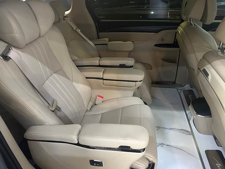 Фото 9 - Buick GL8 ES