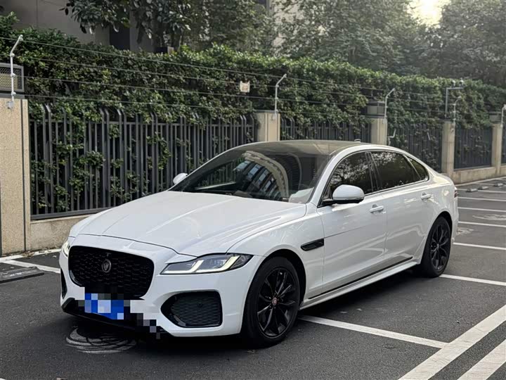 Фото 1 - Jaguar XF L