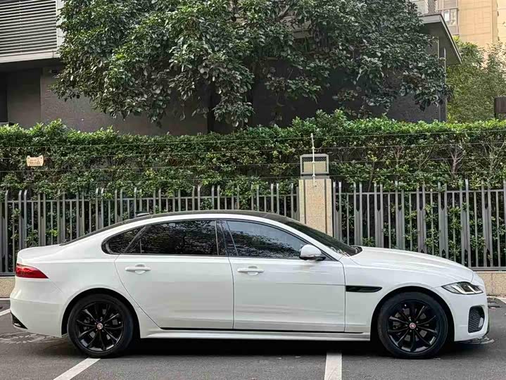 Фото 4 - Jaguar XF L