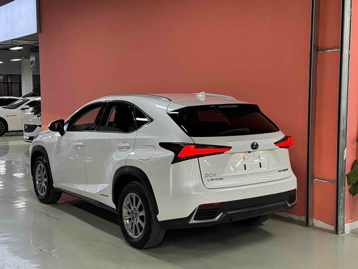 Фото 2 - Lexus NX